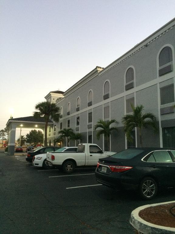 Ruskin Inn Tampa-Sun City Center Exterior photo